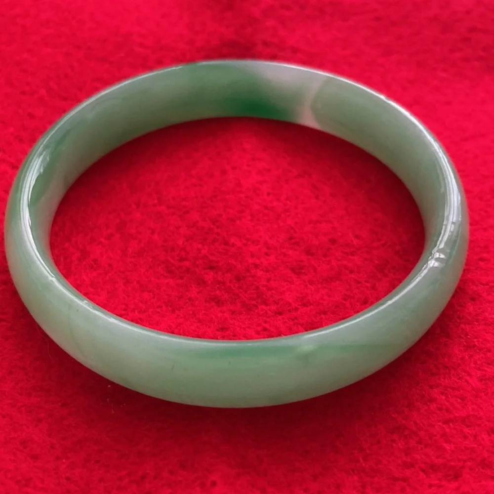 Dyed jade bangle - Picture 2 of 5